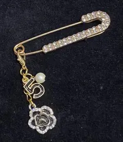 2026年最新】シャネルカメリアブローチの人気アイテム - メルカリ