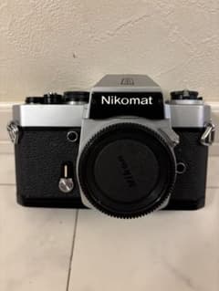 NIKOMAT・EL。一眼レフカメラ。ナショナルPE-32Sフラッシュ付き。