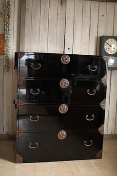 綺麗な打ち出し金具庄内箪笥3段タンス収納古家具古民家時代家具