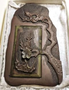 端渓硯中国硯木箱入り梅に鳥彫刻石目硯石石筋模様骨董