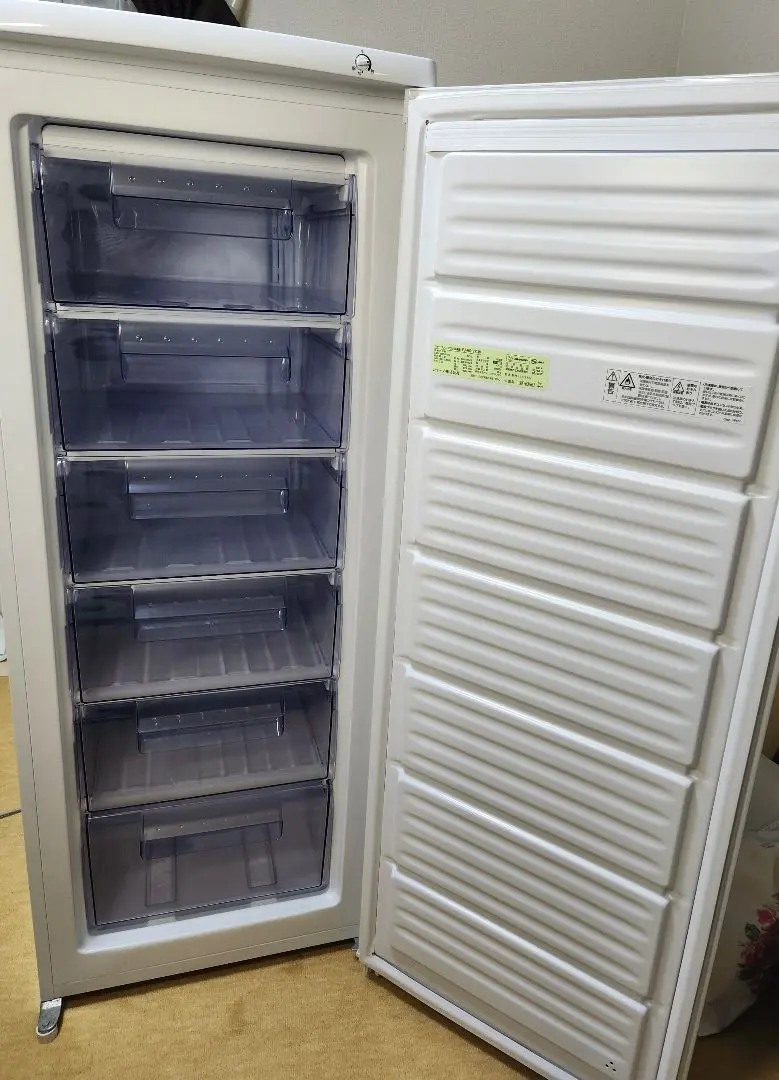 冷凍庫をお譲りします シャープFJ-HS17X ※中引き出しの収納箱が1つ