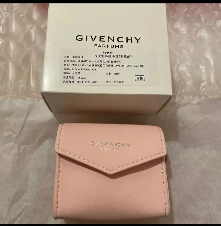 2026年最新】ジバンシーAirPodsケースの人気アイテム - メルカリ