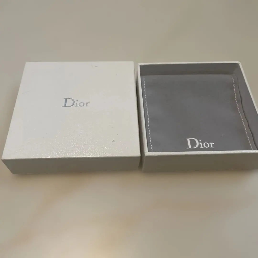 2026年最新】dior 空箱 ピアスの人気アイテム - メルカリ
