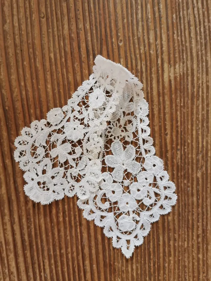 アンティークイタリア ポワンドローズヴェニスレース ブランコを漕ぐ