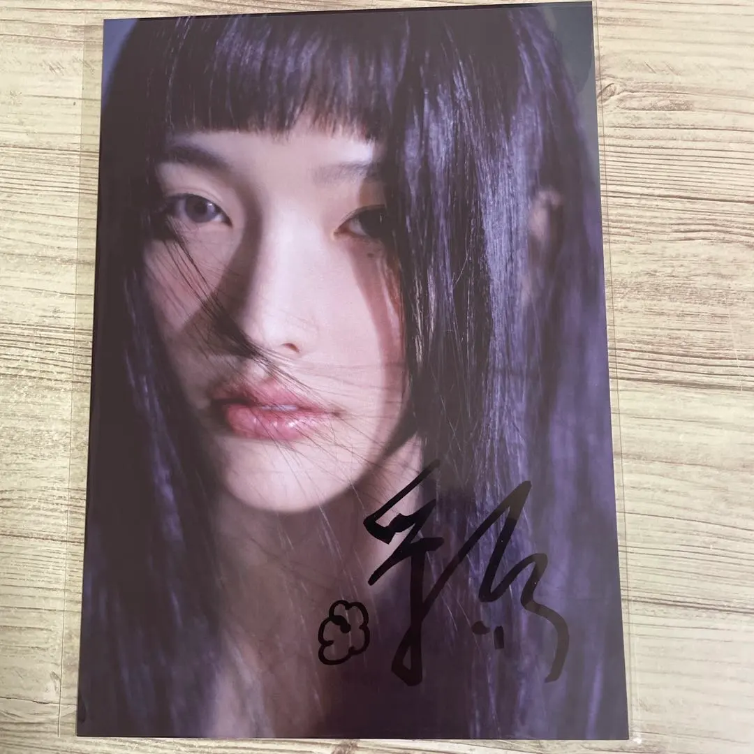 2026年最新】Illit サイン チェキの人気アイテム - メルカリ