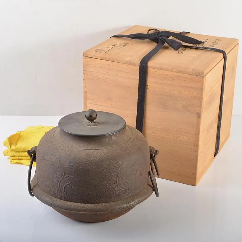 茶道具 帰帆地紋 常盤釜【釜師/角谷一圭作】共布 共箱 鉄製 茶釜 木箱付き