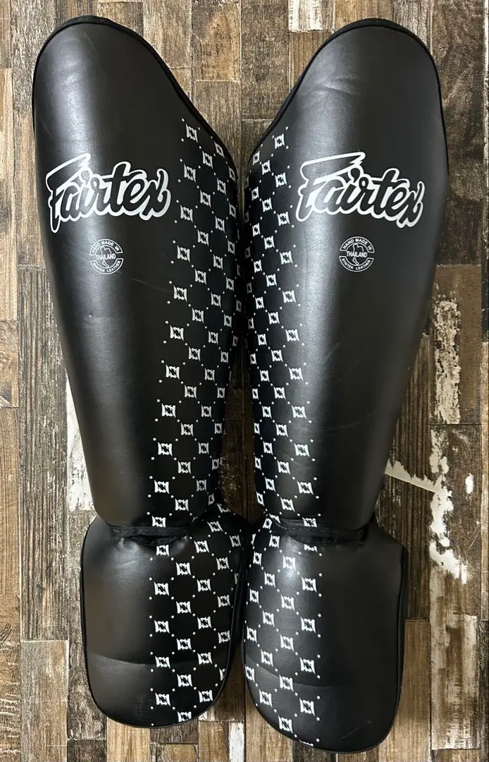 あ*。様 Fairtex キックミット 黒/白 レガース等 あ*。様 Fairtex