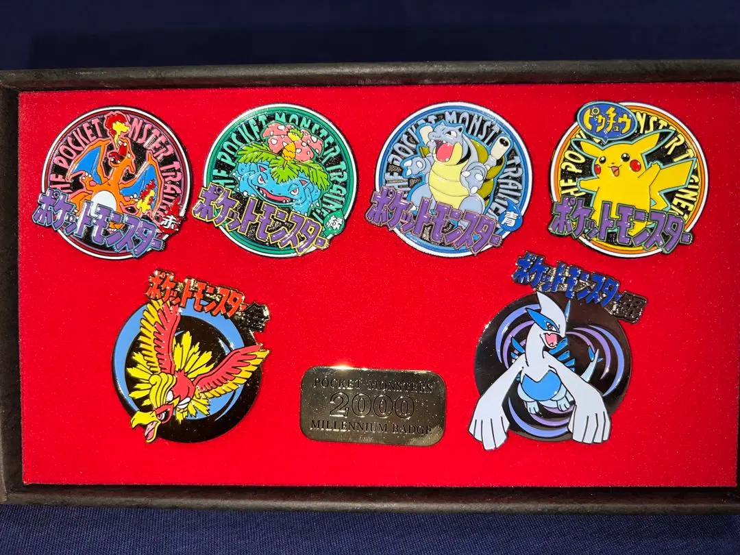 ポケモンセンター東京3周年記念ピンバッジ &ポケモンミレニアムバッジ