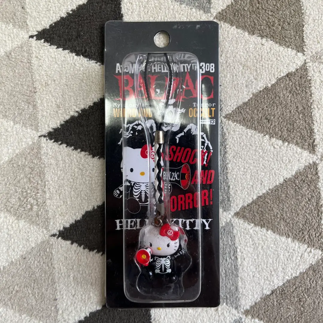 バルザック×ハローキティ 骸骨デザインキーホルダー