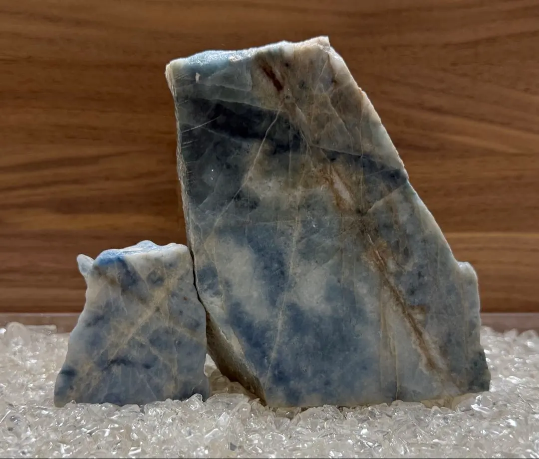 最上級茄子紺入りコン沢青翡翠勾玉糸魚川翡翠コン沢勾玉ひすいヒスイ