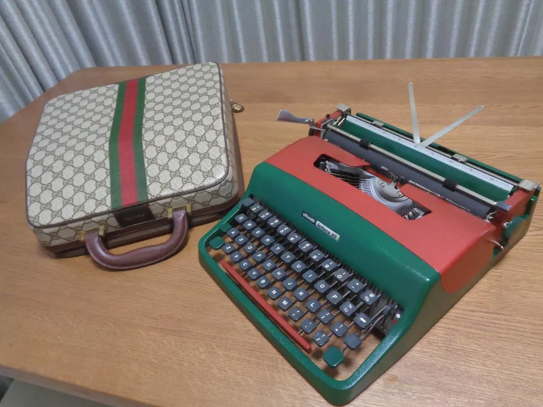 昭和レトロ】タイプライターGUCCI(グッチ)×オリベッティLettra32