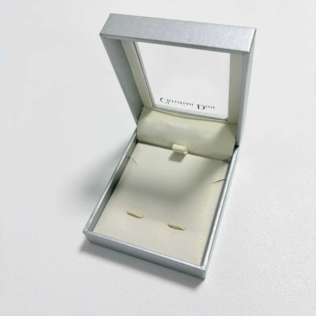 2026年最新】dior 空箱 ピアスの人気アイテム - メルカリ