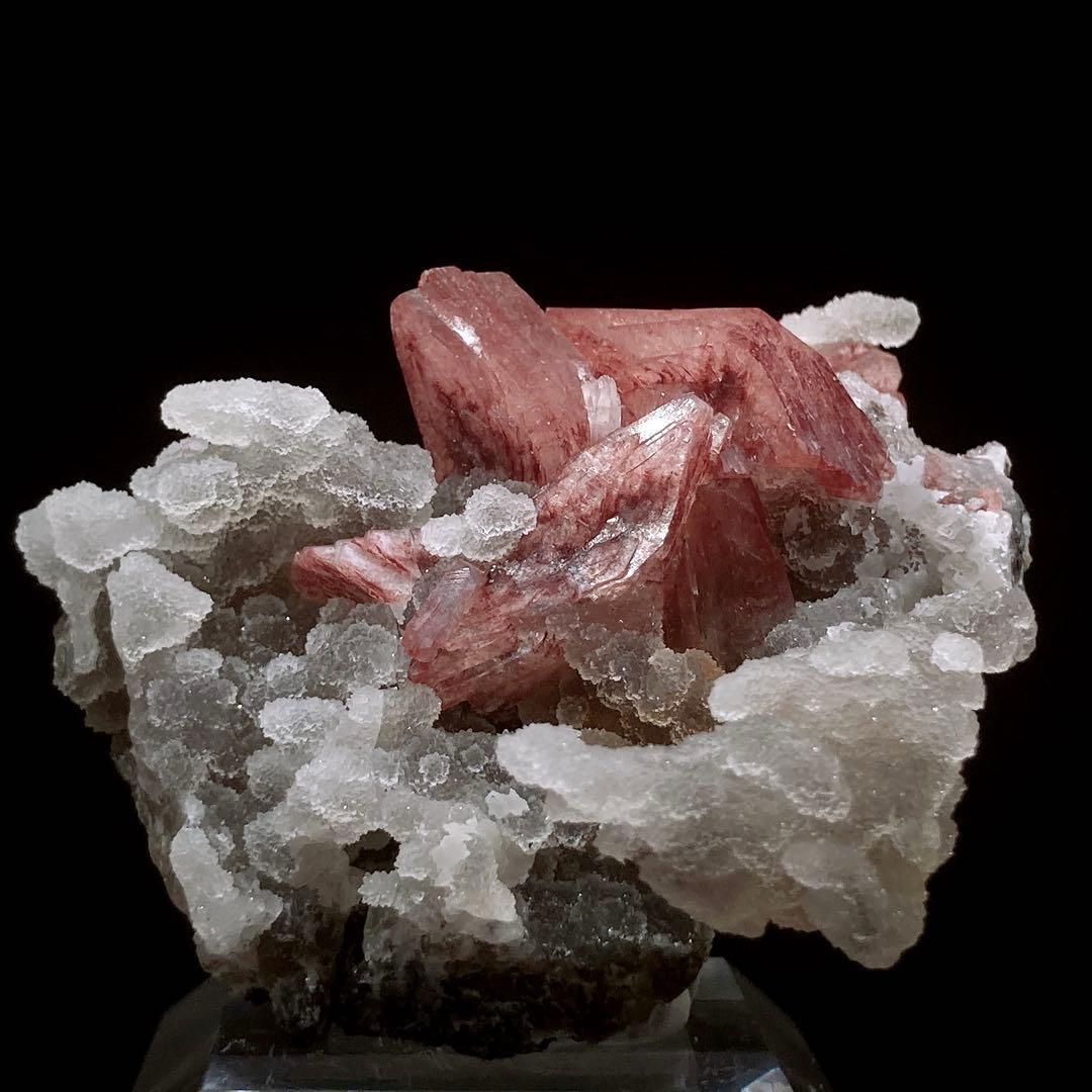 く*ら様 レッドスティルバイト カルセドニー 原石 鉱物標本 天然石 938