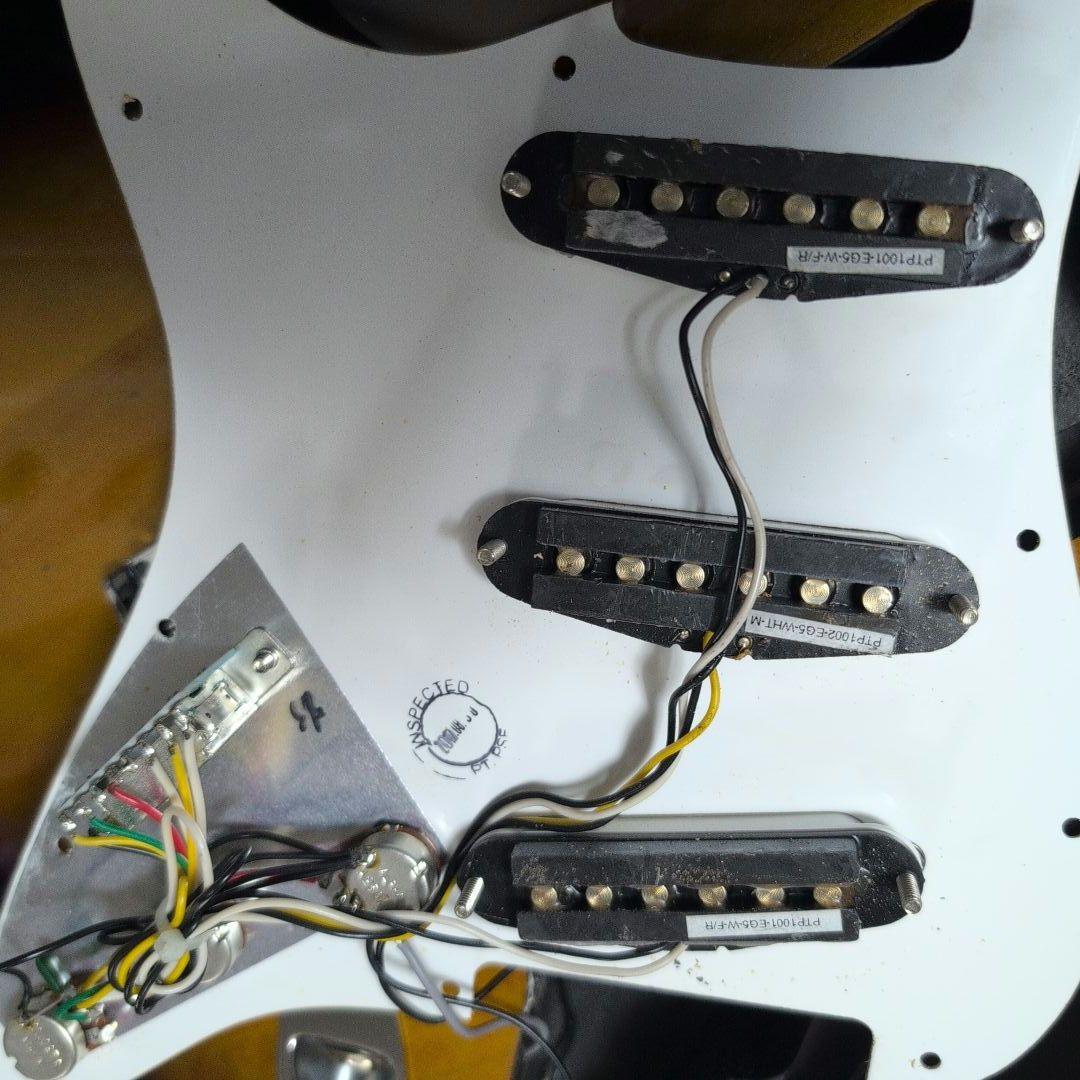 Squier by FENDER ストラトキャスター　状態良し！