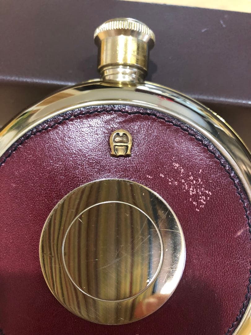 容器のみアイグナー ヴィンテージ携帯用洋酒ボトル 直径 10㎝ 部分的に本革