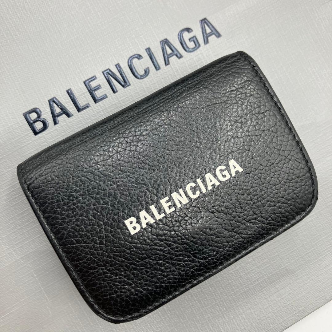 バレンシアガエブリデイ三つ折りミニ財布シボ革レザーブラック