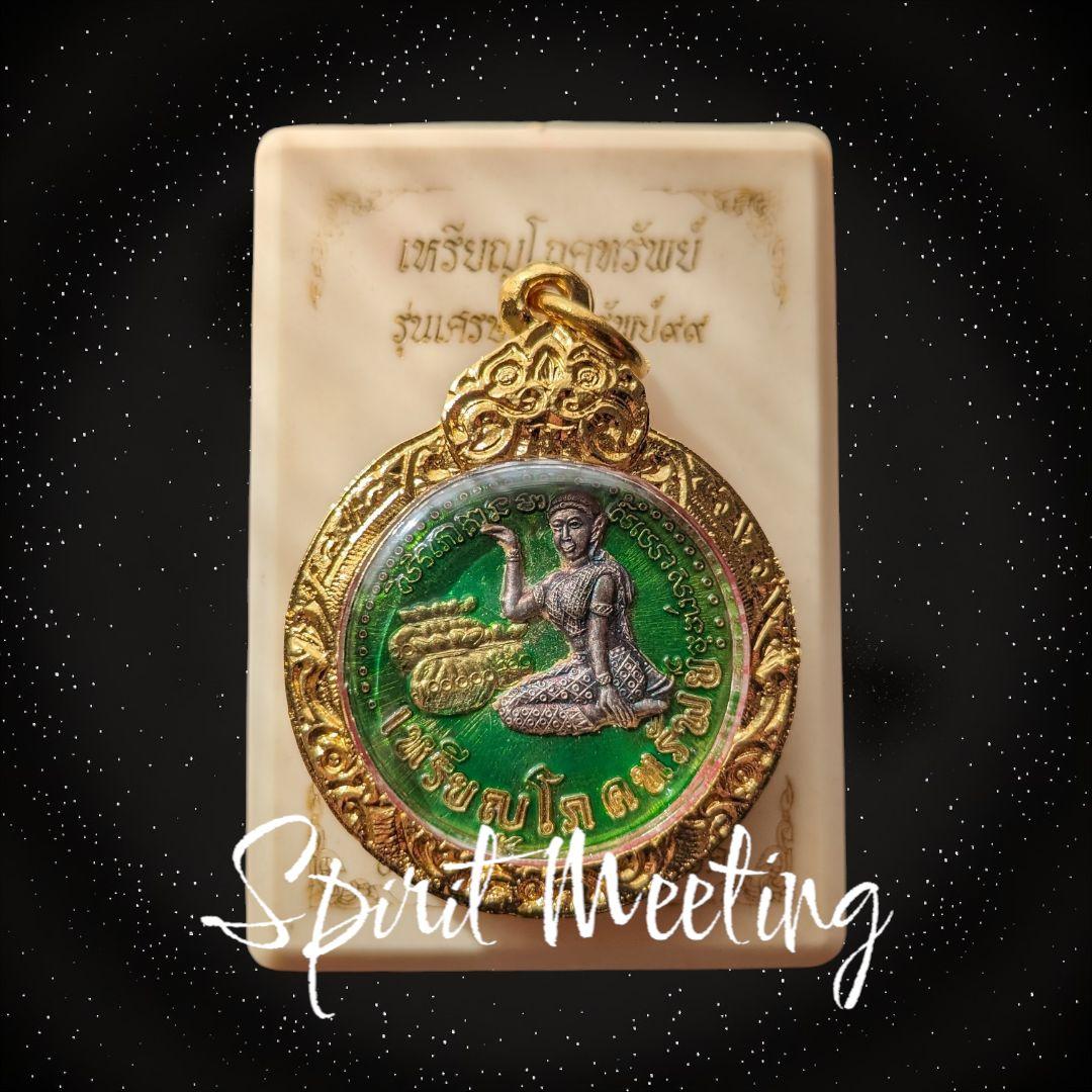 富と幸運を招く女神 ルアンプーパッド師のメーナンクワク プラクルアン