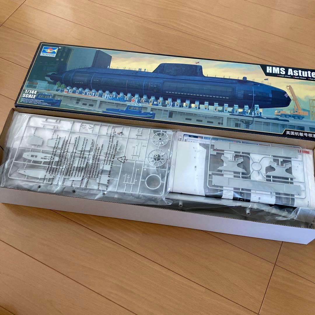 イギリス海軍原子力潜水艦HMS Astute アスチュート　1/144
