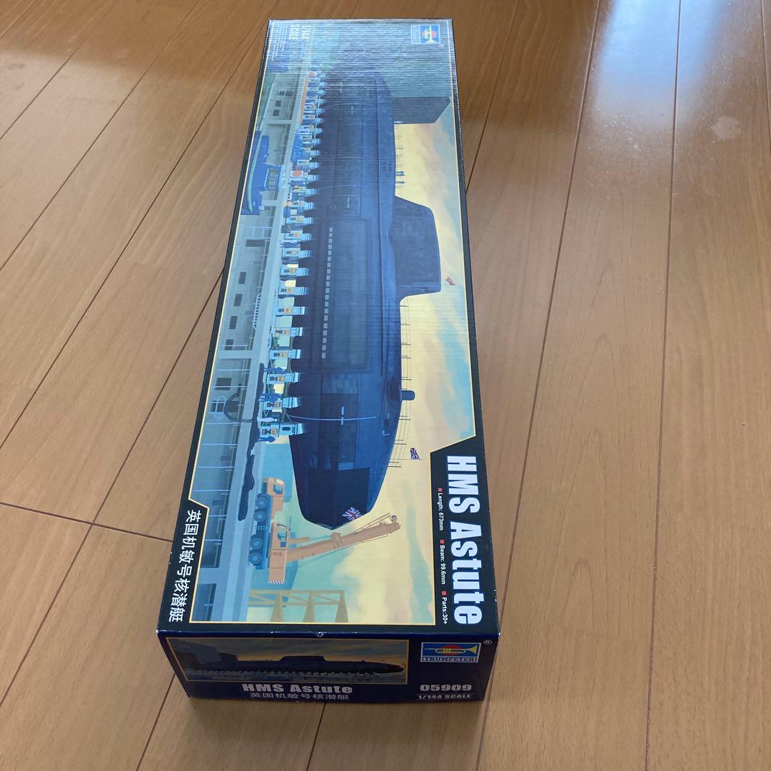 イギリス海軍原子力潜水艦HMS Astute アスチュート　1/144
