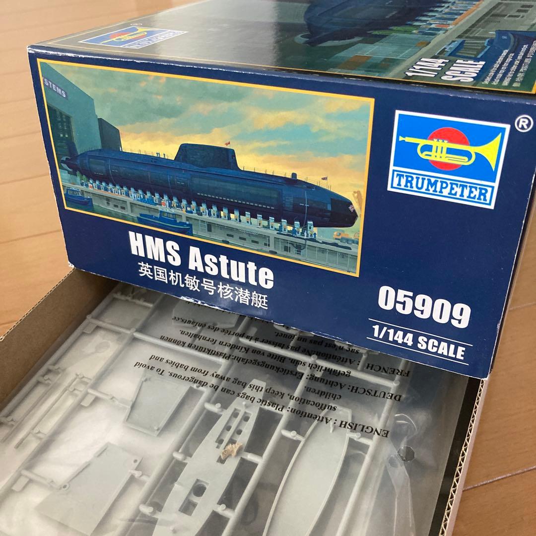 イギリス海軍原子力潜水艦HMS Astute アスチュート　1/144