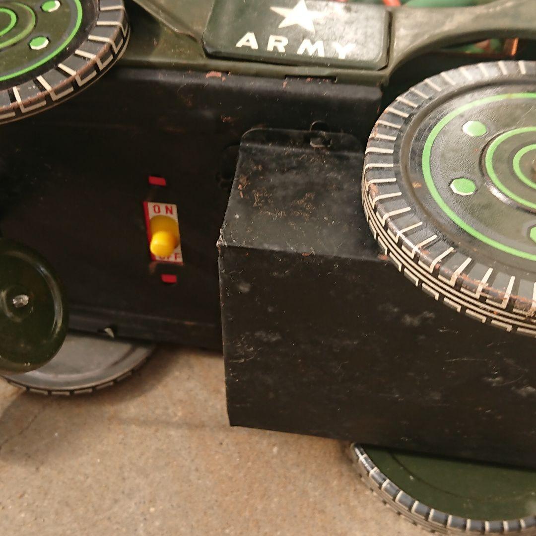 昭和40年代ブリキ軍用ジープとフィギュア2体