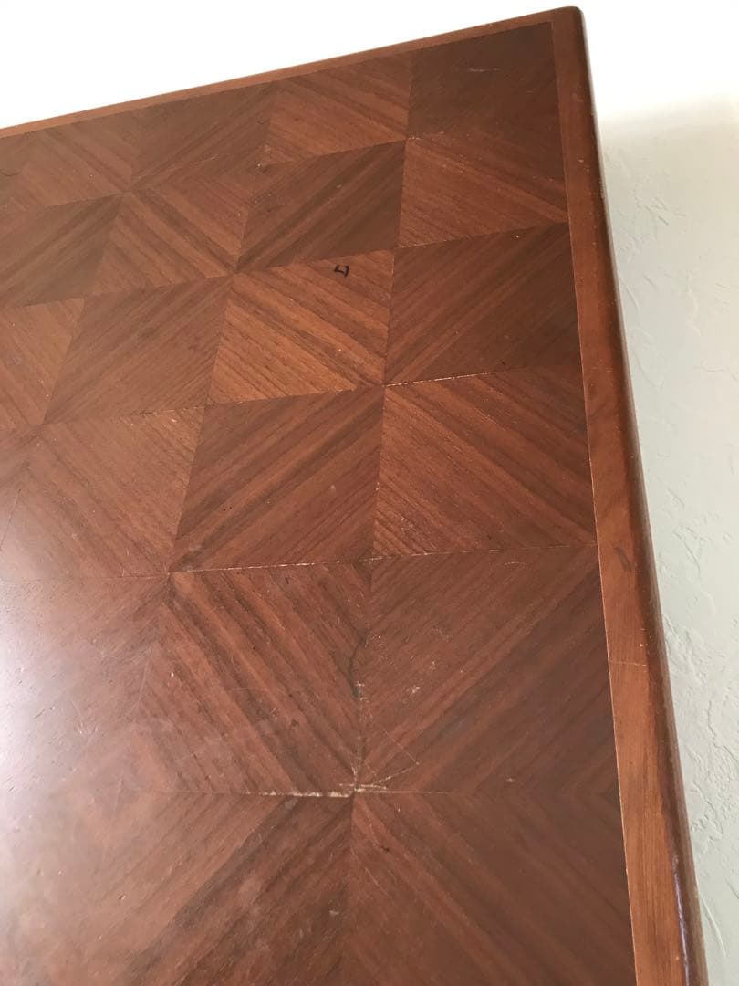 送料込み価格 Lotus 木製ダイニングテーブル 4本脚　矢張り柄