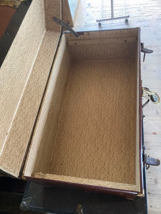 鍵付き船トランク