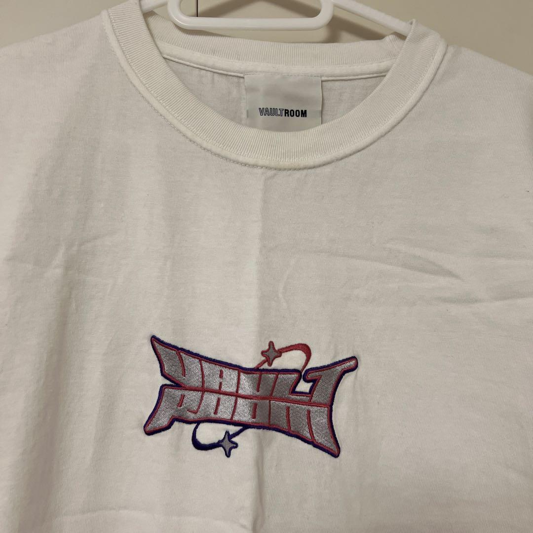 VAULTROOM ラプラスダークネス 赤見かるび Tシャツ - メルカリ