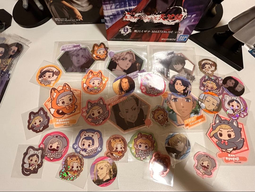 東京リベンジャーズ まとめ売り フィギュア ステッカー しおり 缶バッジ