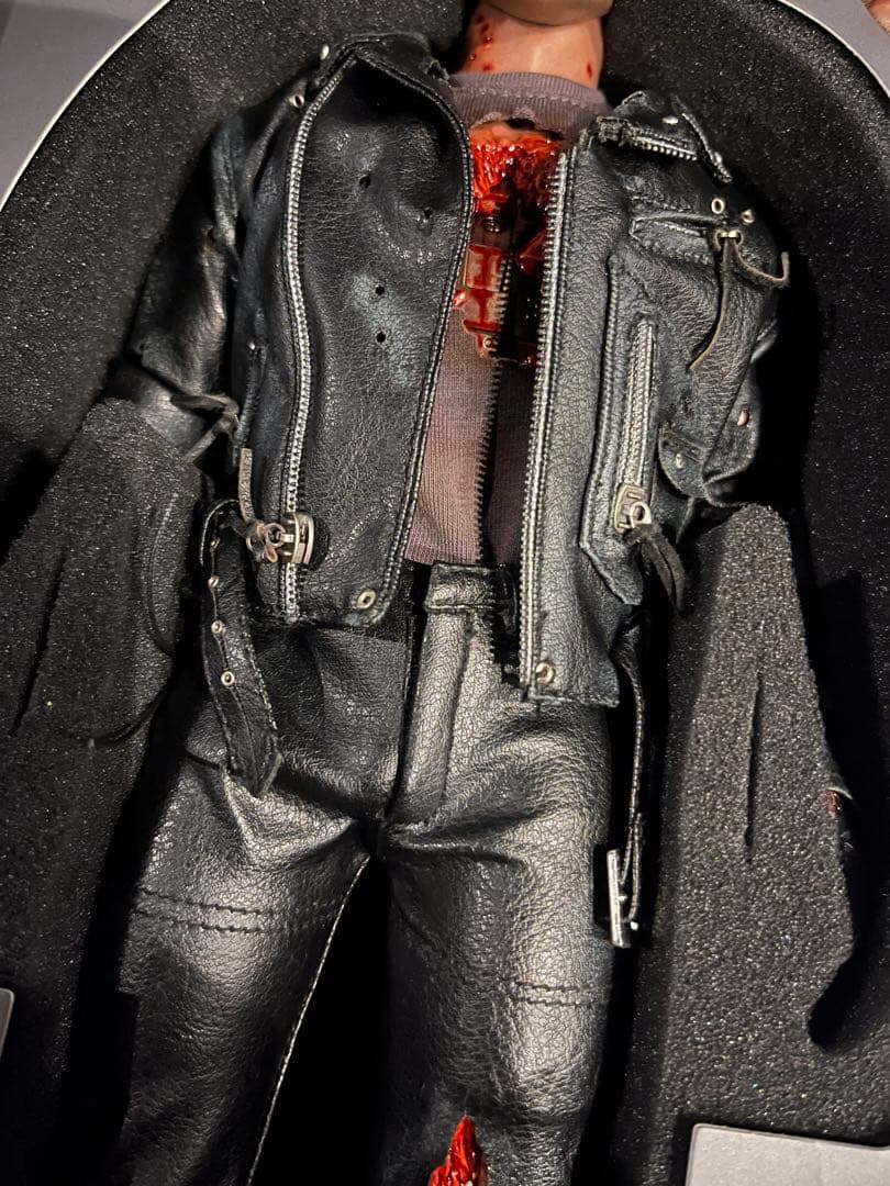 ホットトイズ ムービーマスターピースDX ターミネーター2 T-800ダメージ版