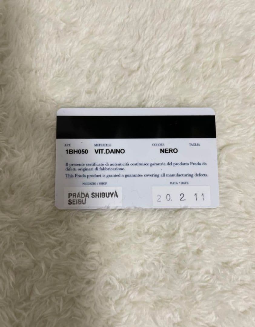 PRADA 　プラダ　斜め下げバッグ　2wayストラップ