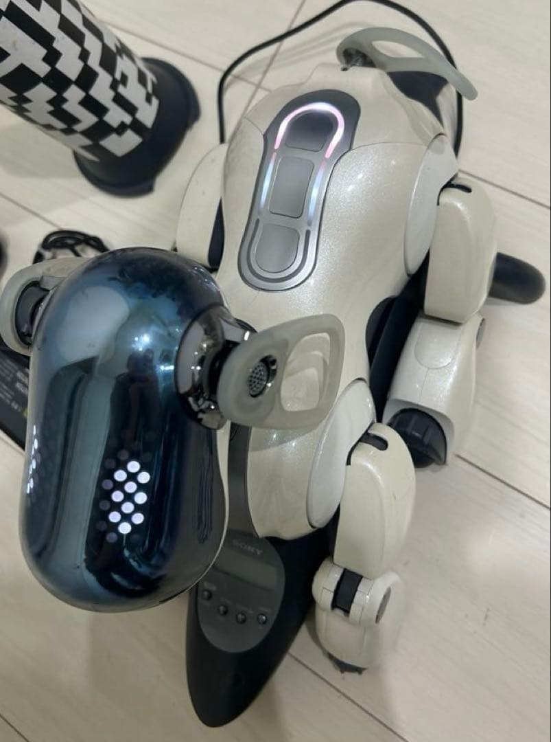 ジャンク品】Sony AIBO ERS-7ホワイト 充電器付き - メルカリ