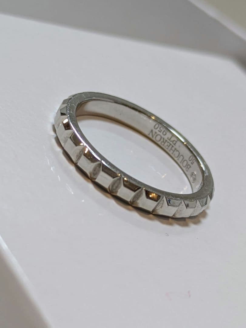 ブシュロン　クルドパリ　ミディアム　プラチナ　#50