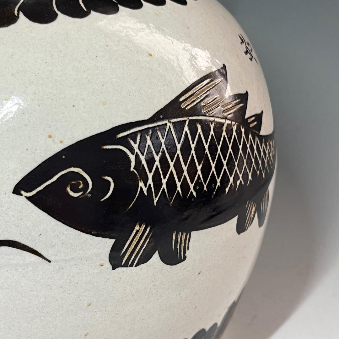 唐物 磁州窯 白地陰刻文魚紋瓶 白化粧無地陶 灰褐色