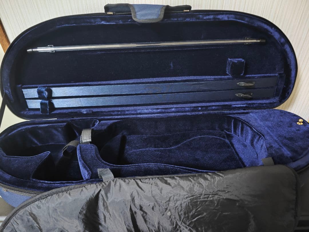 ネイビーブルー バイオリンケース　4/4 Amazon | Bam Slim Hightech 4/4 Violin Case, Navy Blue | バイオリン