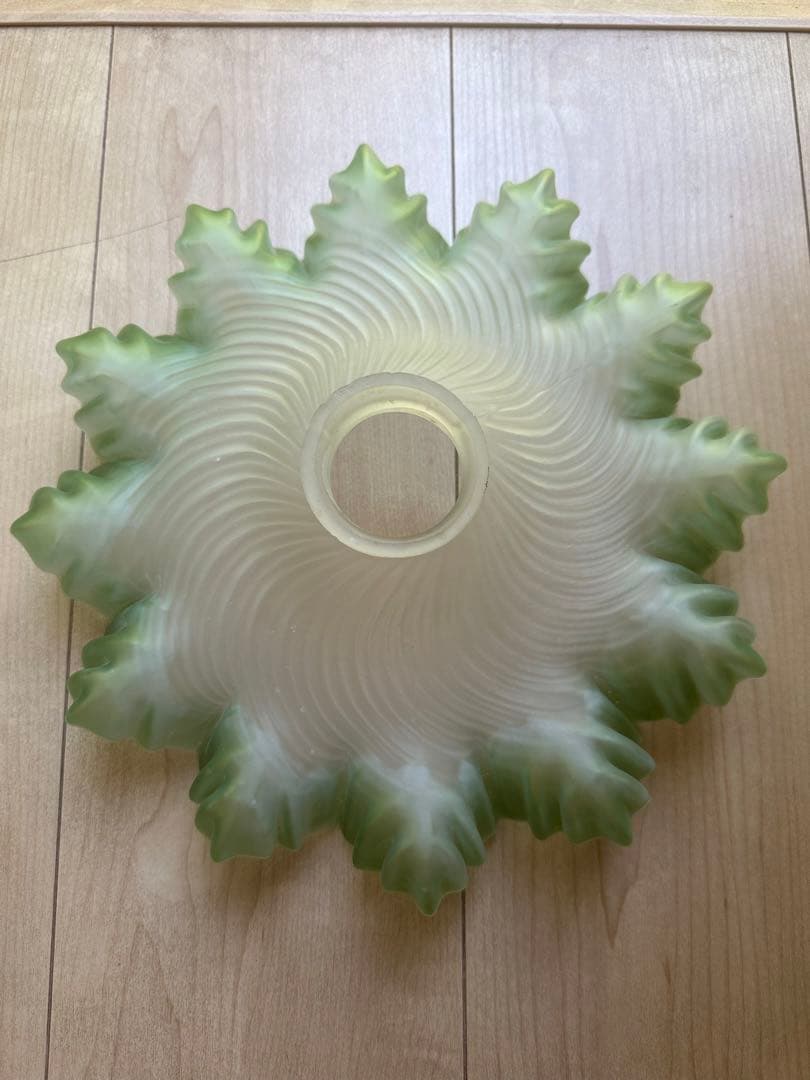 1930年代 フランス アンティーク オパーク彩ガラスの可愛らしい