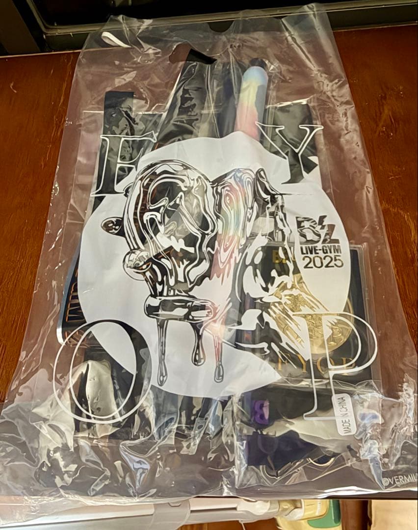 B'z FYOP プレミアム席限定グッズ&初スマホスピーカー付きCD