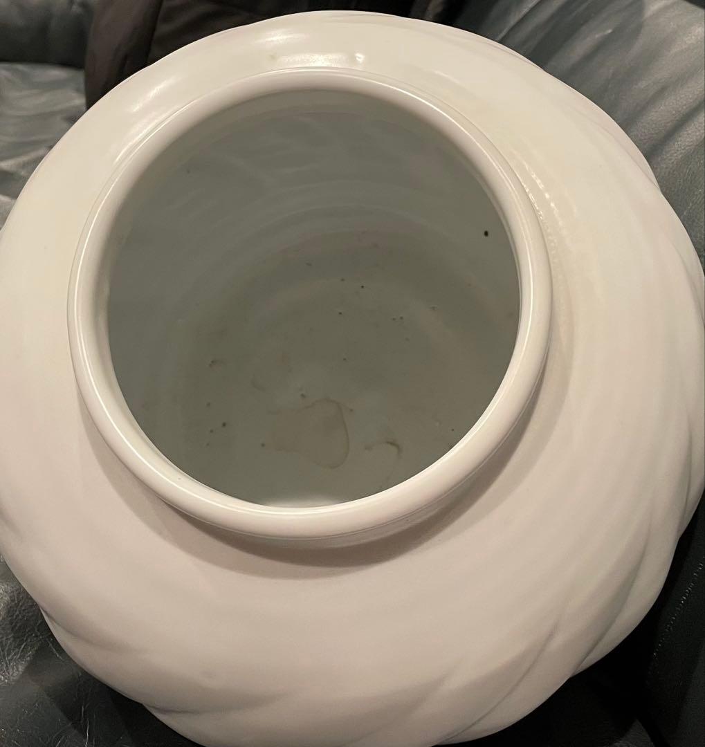 白磁縄文壺　菊池一磨作　未使用品