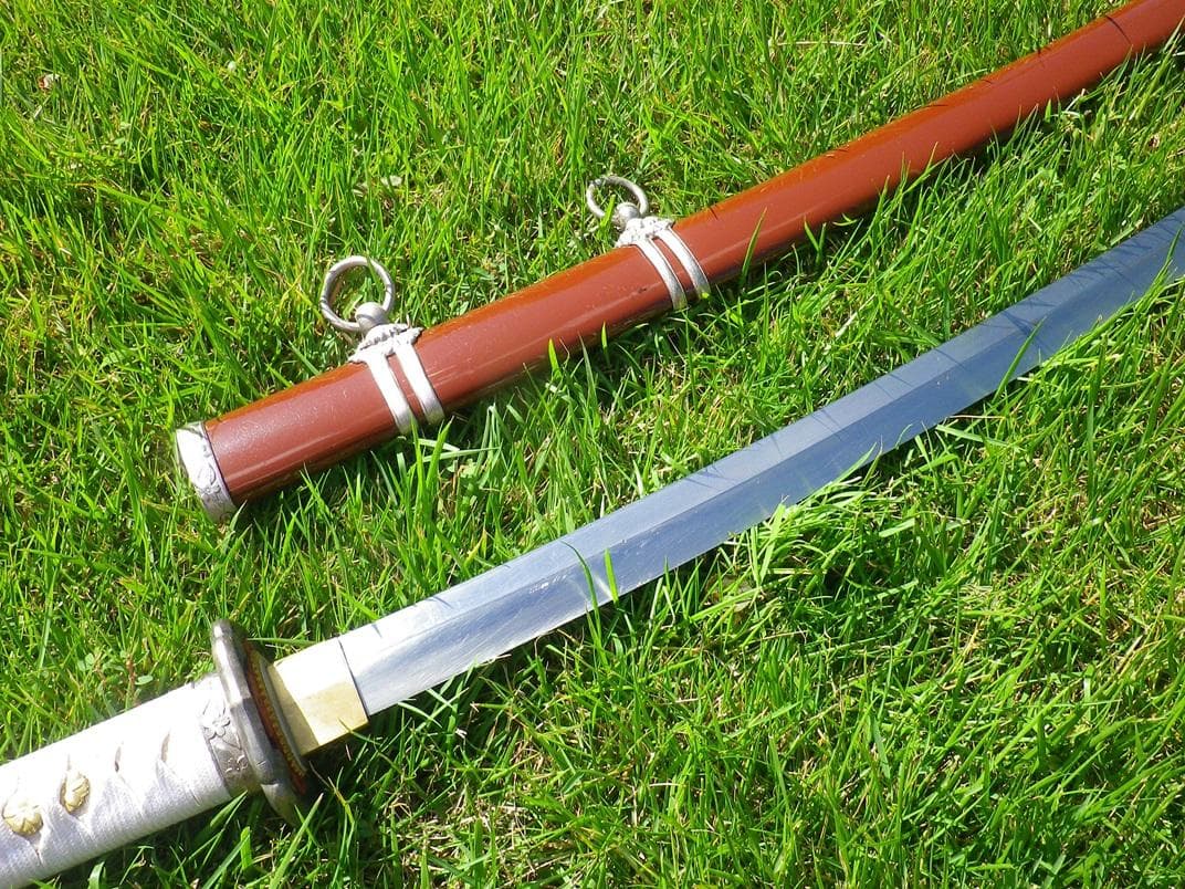 九八式軍刀　鉄鞘　赤茶色　当時物を仕立て直した品物　模造刀付【説明欄参照】