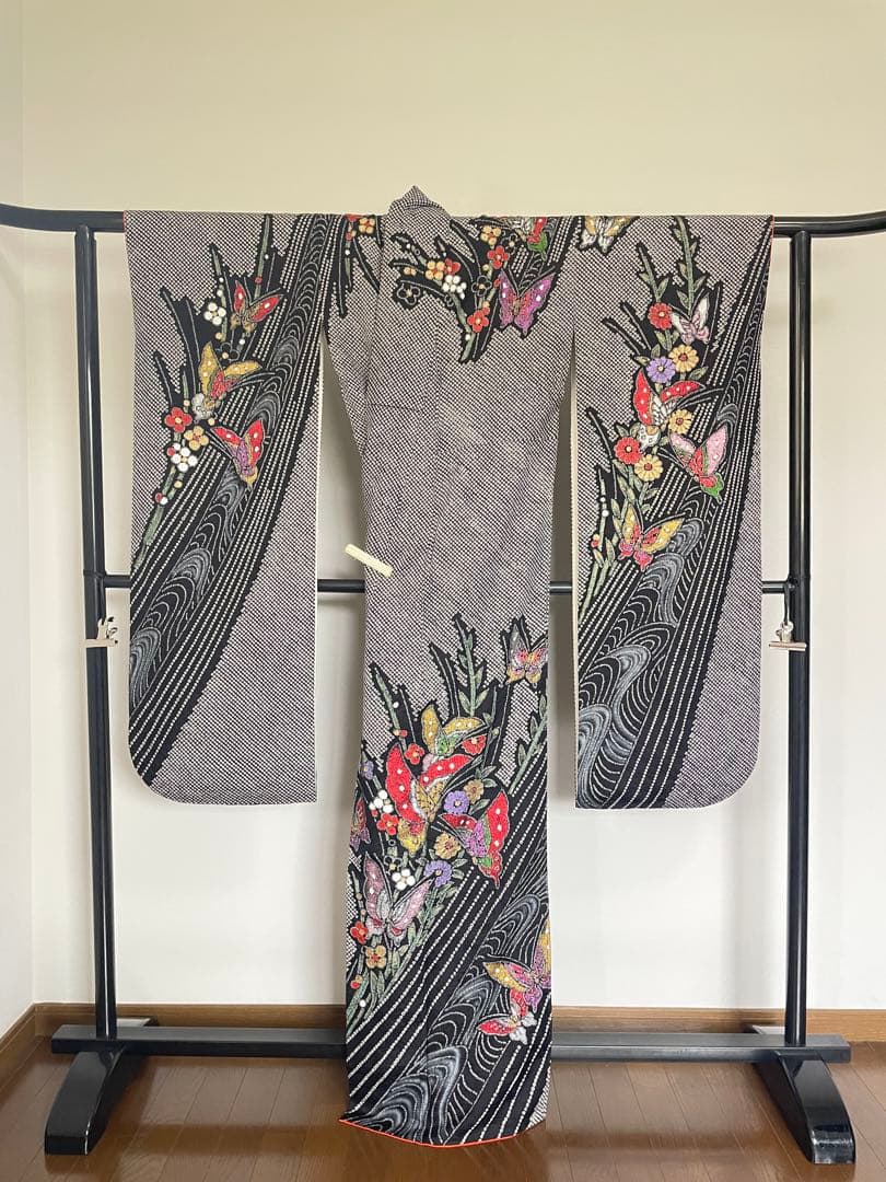 振袖 フルセット 黒総絞り バタフライ カラフル ラメ 新品小物 - メルカリ