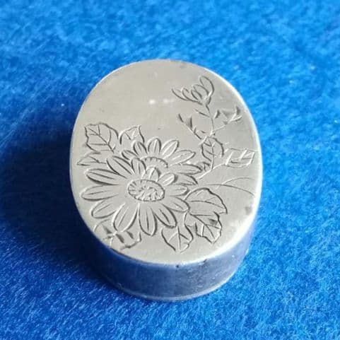 逸品　仁丹ケース④　銀張り　片切り彫　仁丹入れ　ピルケース　明治大正昭和　和骨董