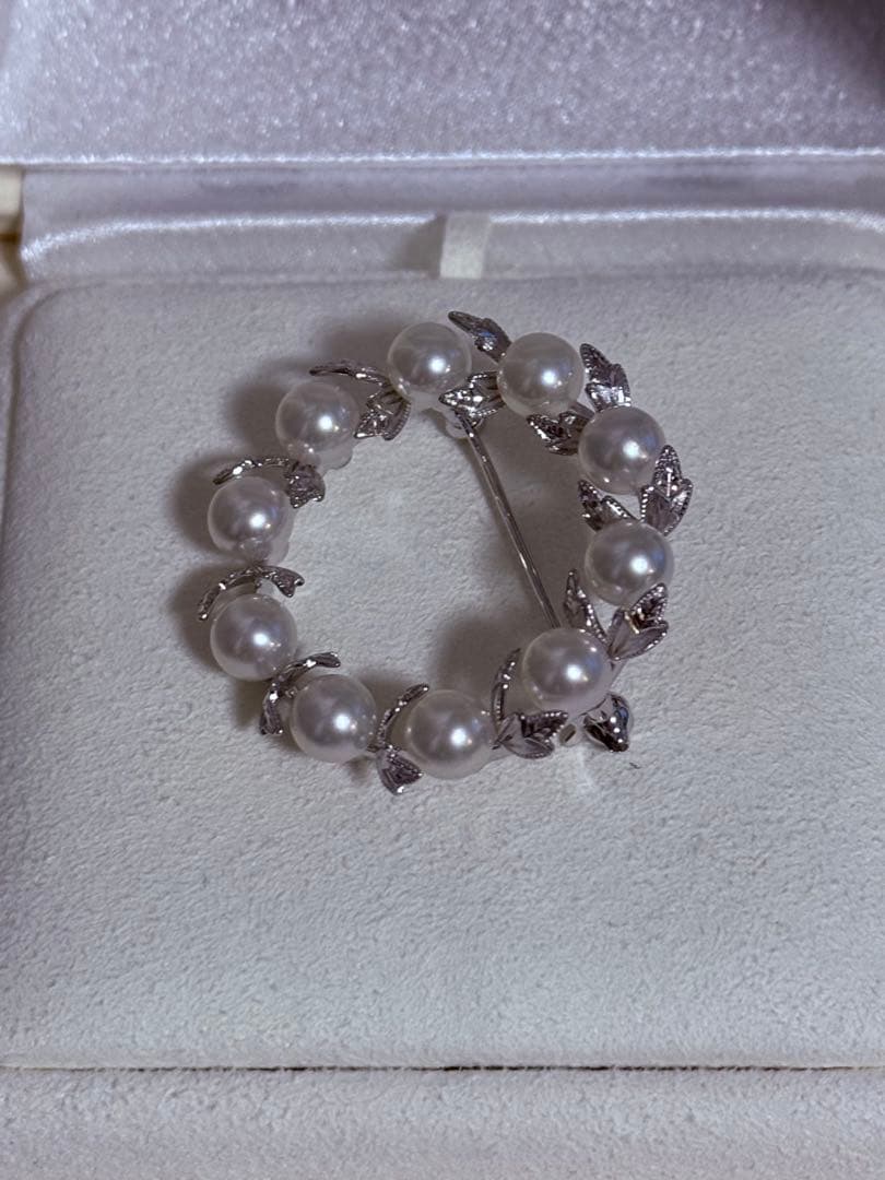 ミキモト ブローチ 葉彫り