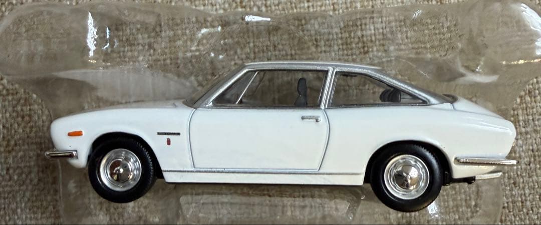 TLV LV-145a,b ISUZU 117 COUPE 2色セット