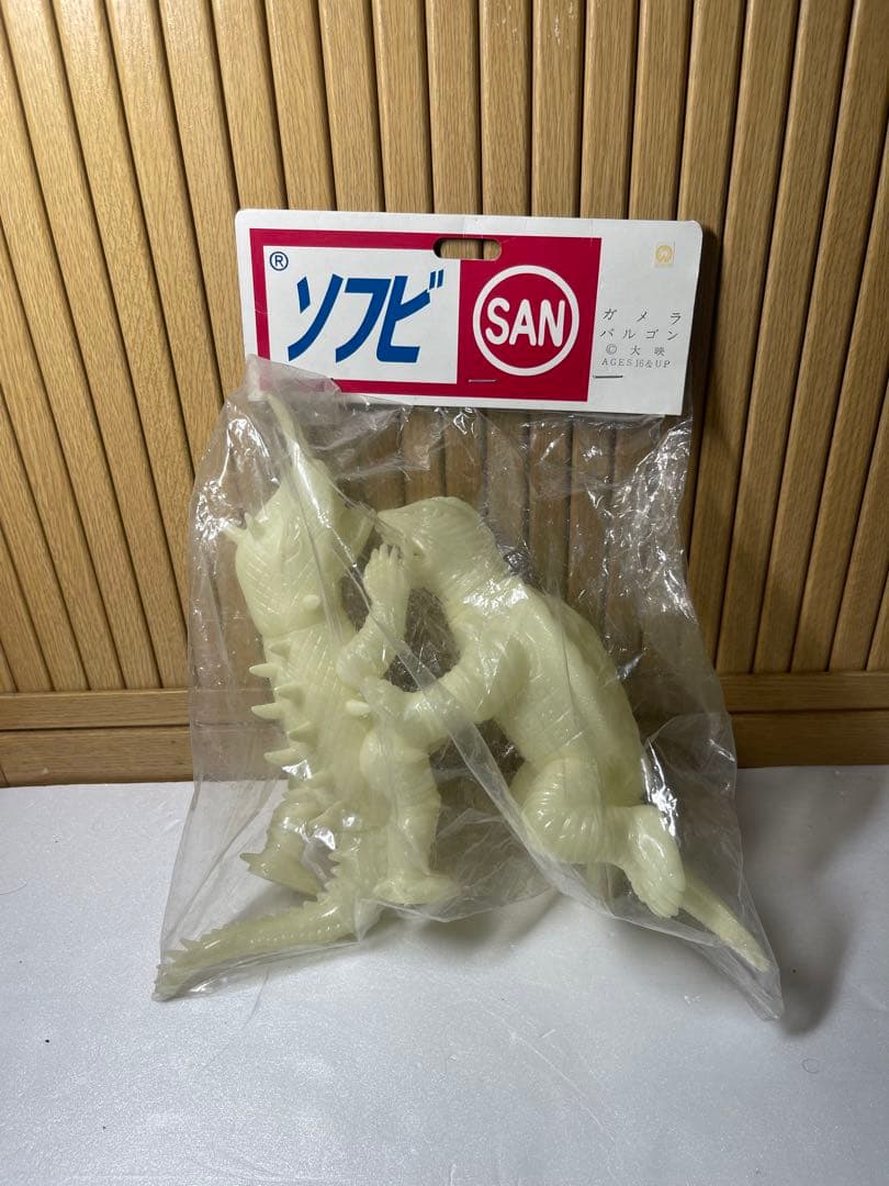 MARUSAN ガメラ バルゴン 2体セット 蓄光版 ソフビ フィギュア