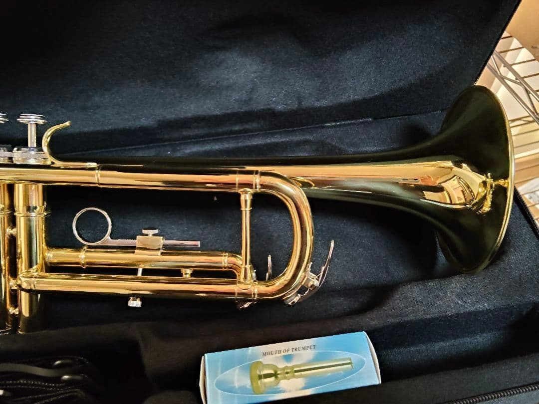 トランペット　金　ノーブランド　未使用品