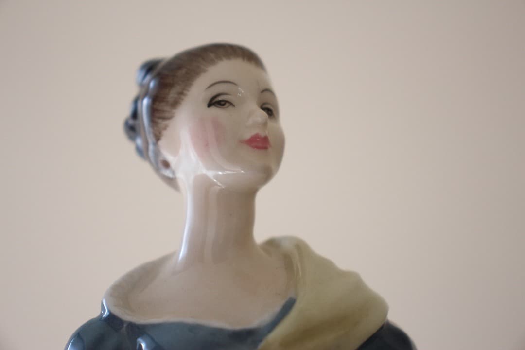 ロイヤルドルトン フィギュリン 陶器人形 アドリアン