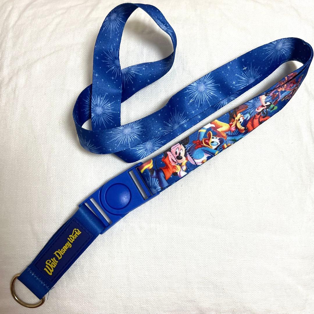 ディズニーワールド ピンバッジ ネックストラップ - メルカリ