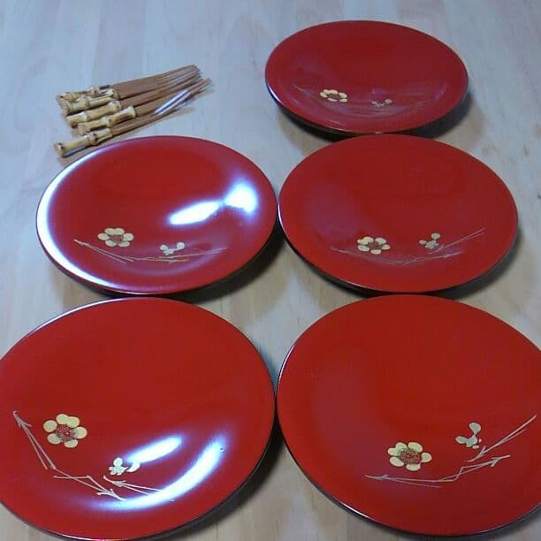 銘々皿漆器金拍松と梅手描き蒔絵(別注物)