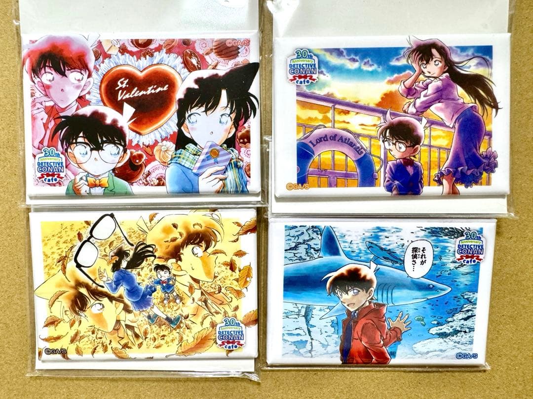 名探偵コナン 連載30周年記念カフェ スクエア缶バッジ 毛利蘭 工藤新一