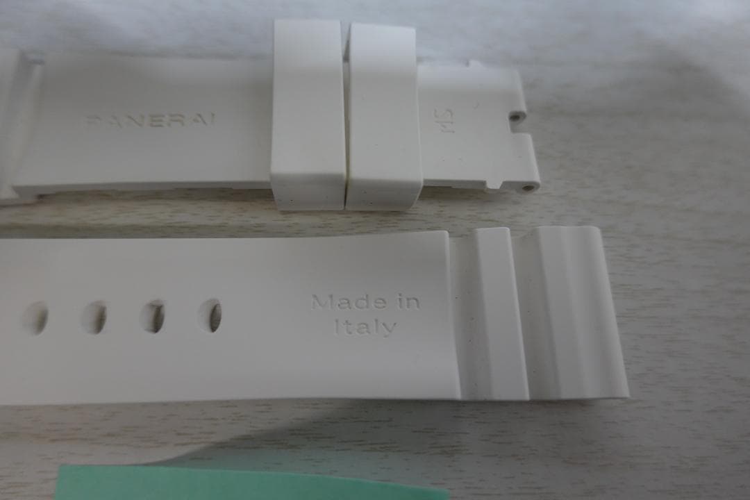 純正　PANERAI　パネライベルト、ストラップ　ラバー　ホワイト